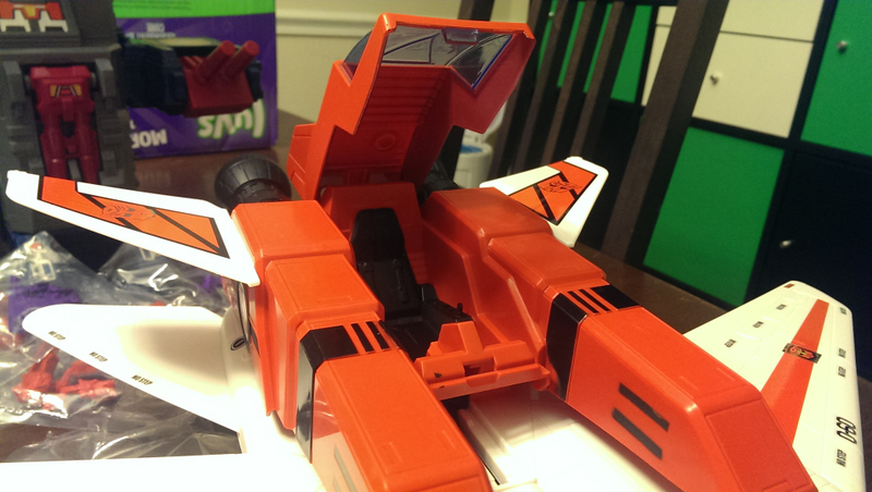Illustration for article titled Hasbro's SDCC Exclusive G.I. Joe/Transformers Crossover Is So Sweet